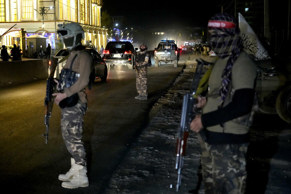 Talibanski borci ispred stadiona, Foto: Beta/AP