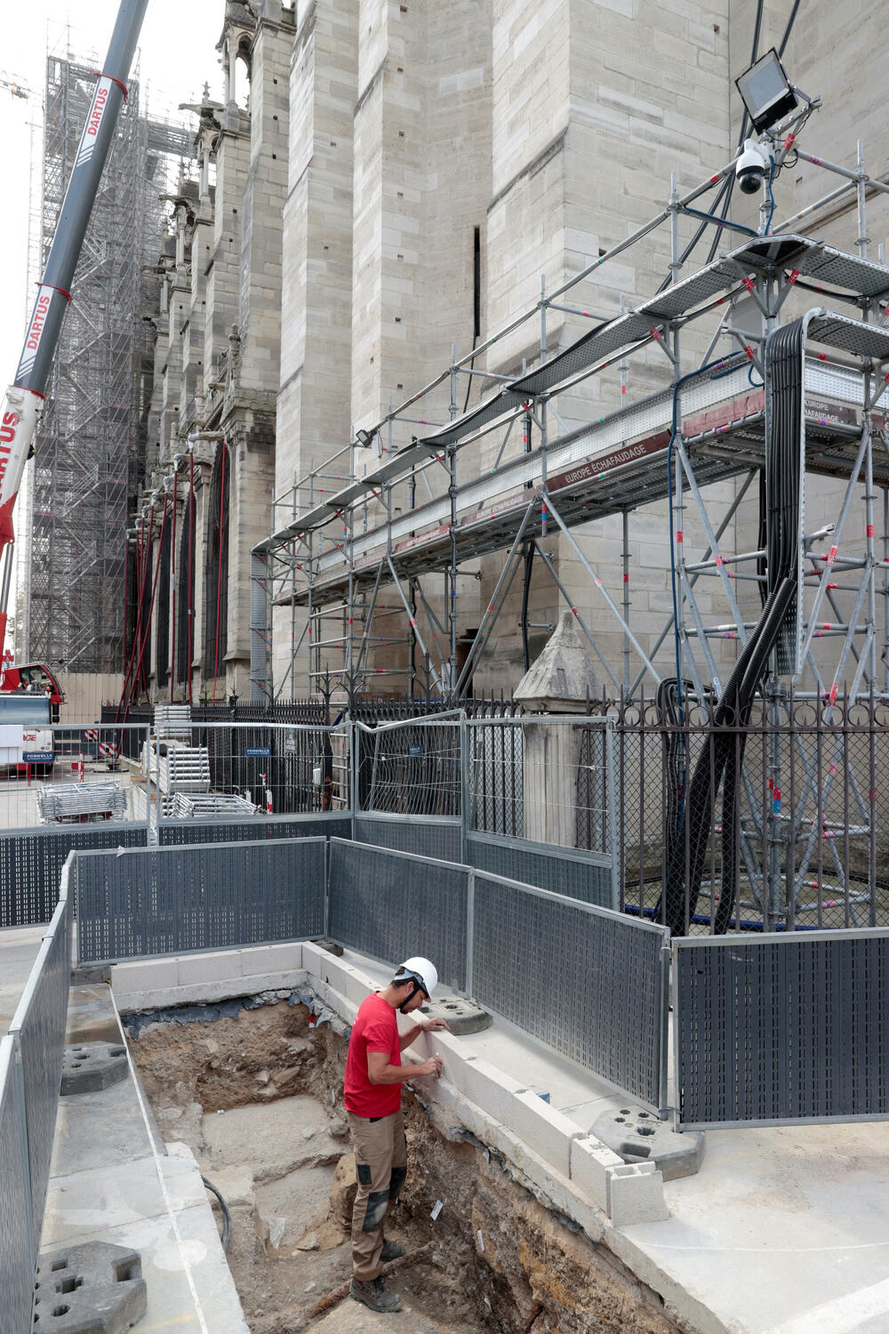 <p>Restauracija Notr Dama koštala je 850 miliona eura, a prije požara primao je gotovo 12 miliona posjetilaca godišnje</p>