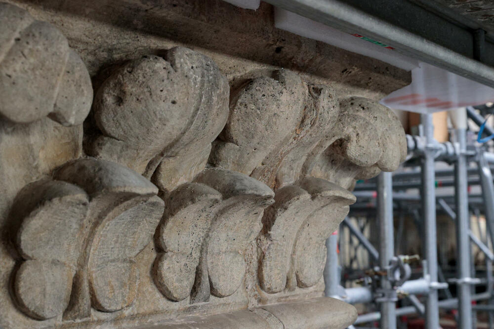 <p>Restauracija Notr Dama koštala je 850 miliona eura, a prije požara primao je gotovo 12 miliona posjetilaca godišnje</p>