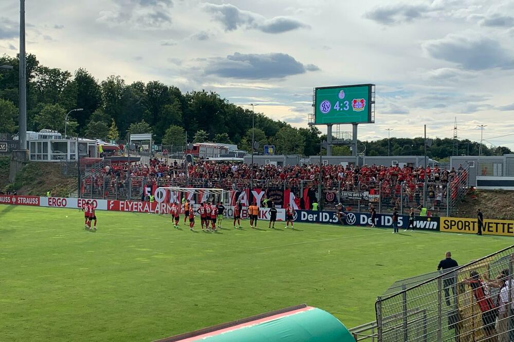 Fudbaleri Bajera nakon poraza, Foto: Bayer Leverkusen