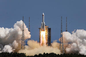 Nekontrolisani povratak na Zemlju: Kineska raketa se raspala iznad...