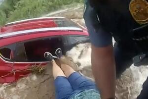 VIDEO Dramatično spašavanje žene: Bila je u autu, poplava je...