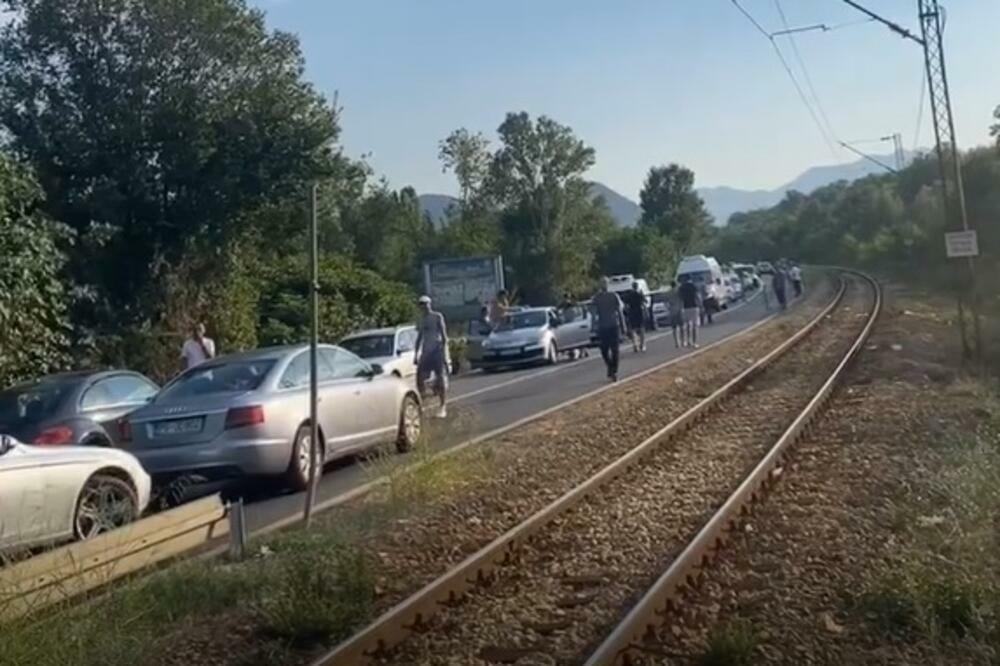 Mještani nezadovoljni teritorijama koje bi obuhvatala opština Zeta (blokada puta), Foto: privatna arhiva