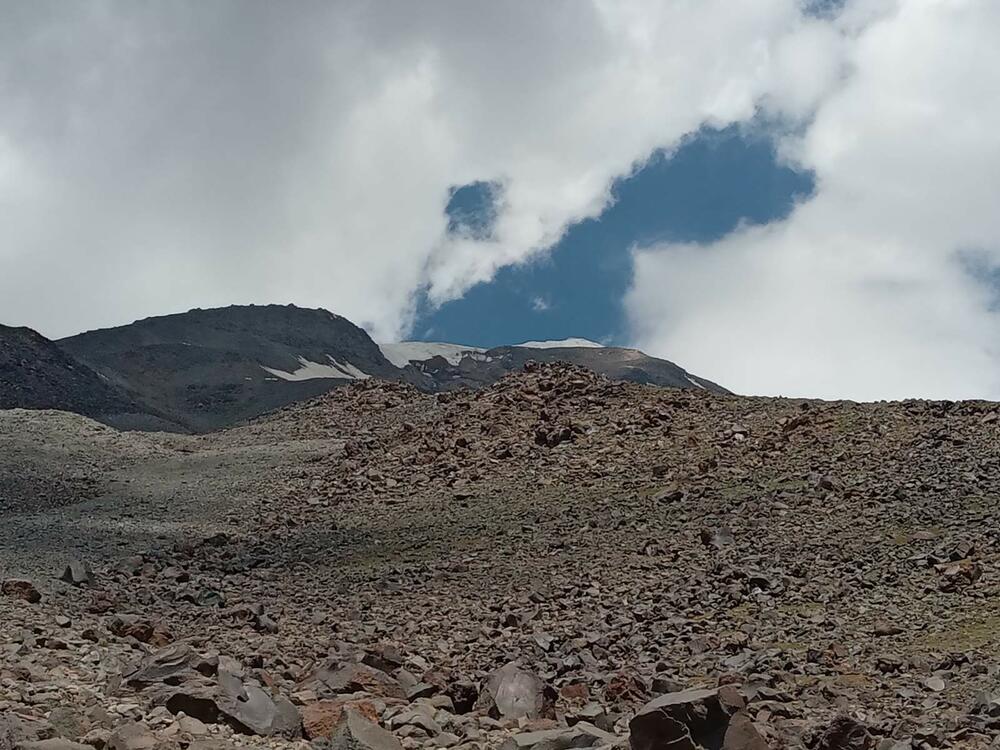 <p>Dvanaestočlana crnogorska ekspedicija uspjela da se popne na Ararat, završni uspon trajao oko šest sati</p>