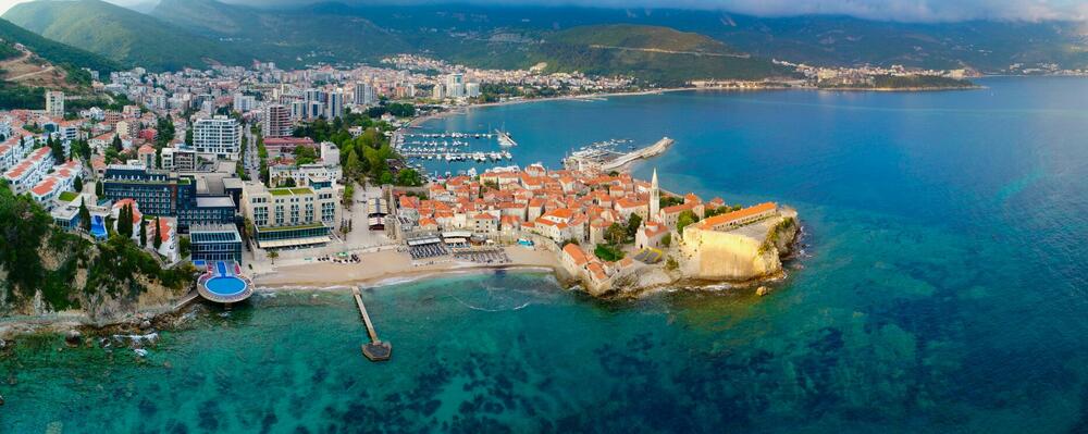 Pogled na Budvu (ilustracija)