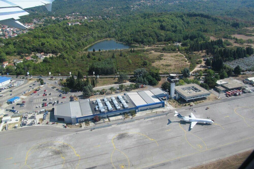 Znatno manje putnika nego 2019. godine: Aerodrom u Tivtu, Foto: Siniša Luković