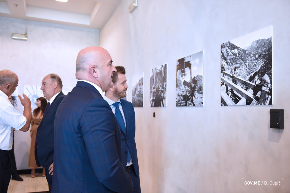 <p>Izložba je dio arhive Generalnog sekretarijata Vlade koju čini više od 350.000 fotografija</p>