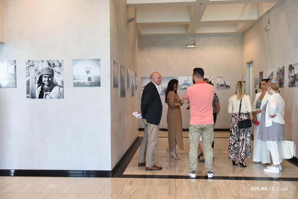 <p>Izložba je dio arhive Generalnog sekretarijata Vlade koju čini više od 350.000 fotografija</p>