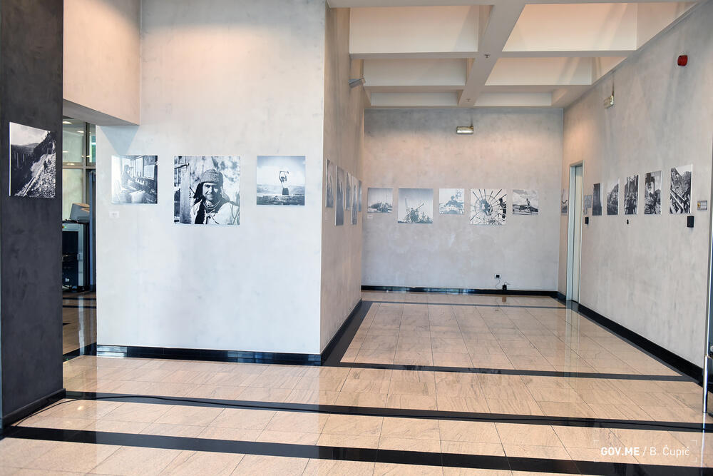 <p>Izložba je dio arhive Generalnog sekretarijata Vlade koju čini više od 350.000 fotografija</p>