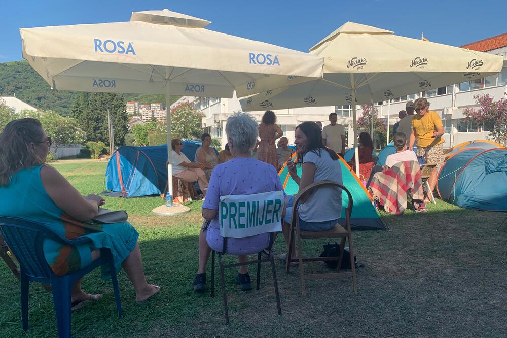 Sa protesta budvanskih prosvetara, Foto: Vuk Lajović