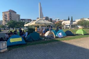 Budvanski prosvjetari i dalje štrajkuju glađu: Bilo je više...