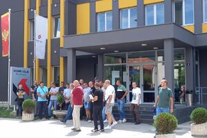 Protest bivših radnika obezbjeđenja Rudnika uglja ispred Upravne...