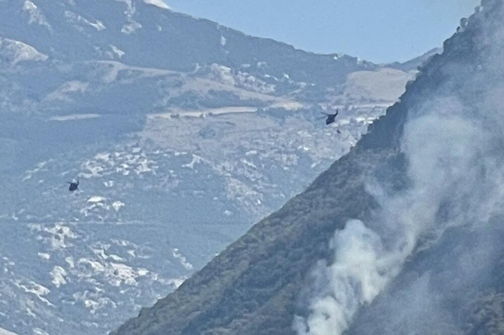 Helikopteri tokom nedavnih gašenja požara u Boki Kotorskoj, Foto: Siniša Luković