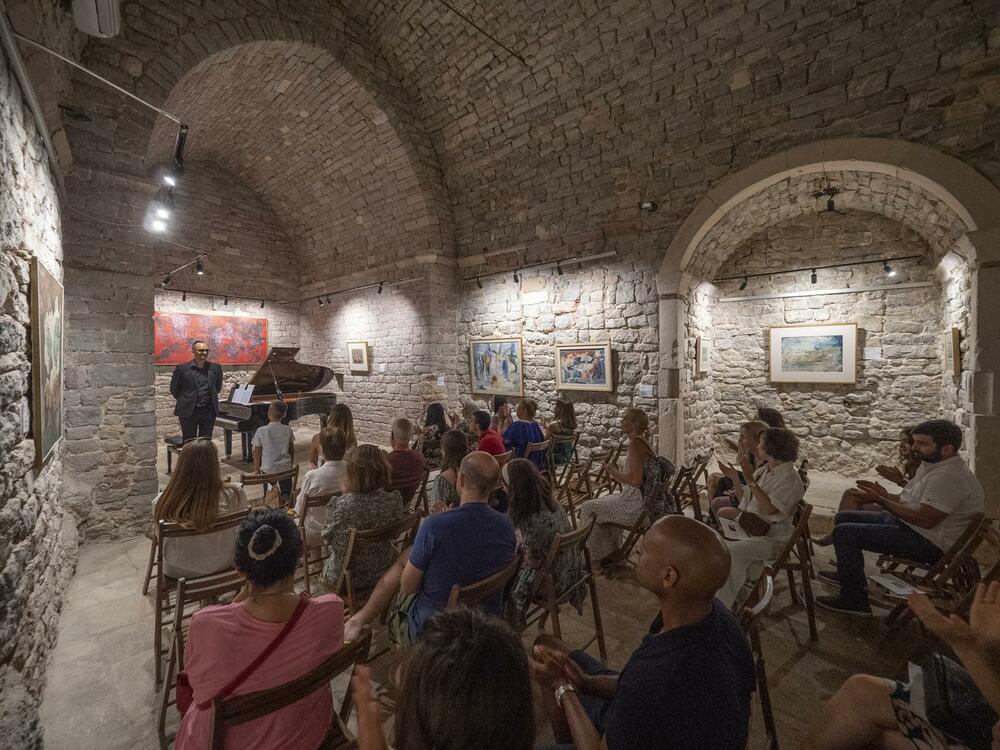 <p>“U momentu kad sam odlučio da sviram Glasa, taj koncept sam htio da približim dramskog programu jer je on dao svoj opus pozorišnoj i filmskoj umjetnosti"</p>