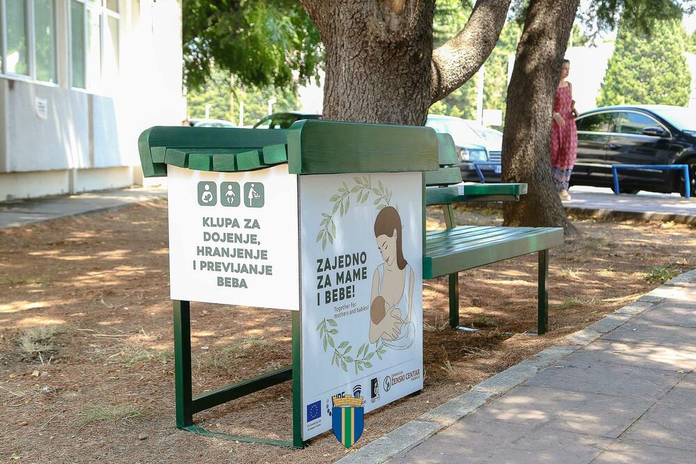 Klupa kod Doma zdravlja