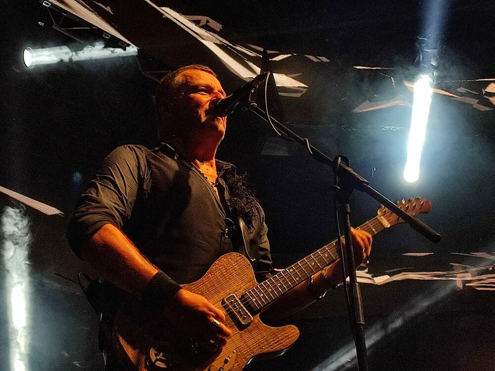 <p>Drugo veče festivala otvorio je EKV tribjut bend "Deca iz vode", a nastupili su i Atheist rap, Negativ...</p>