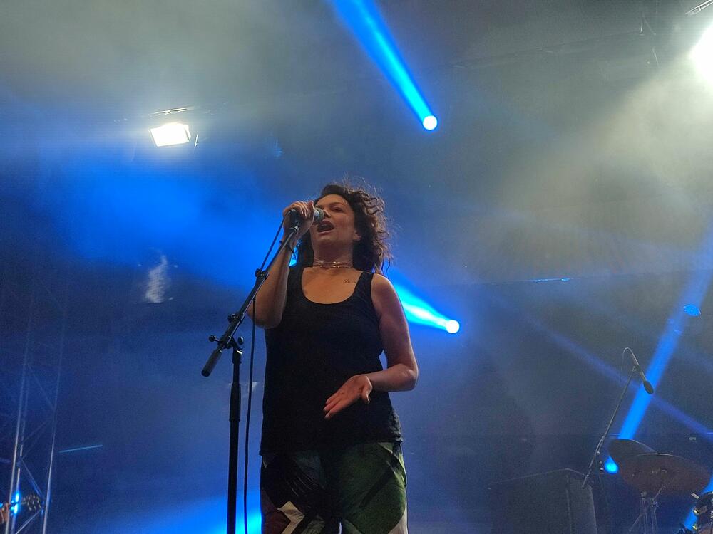 <p>Drugo veče festivala otvorio je EKV tribjut bend "Deca iz vode", a nastupili su i Atheist rap, Negativ...</p>