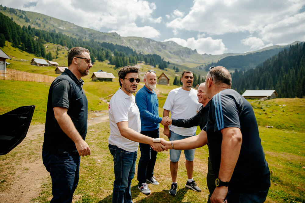 Abazović i Đurović tokom posjete jednoj od lokacija, Foto: Vlada Crne Gore