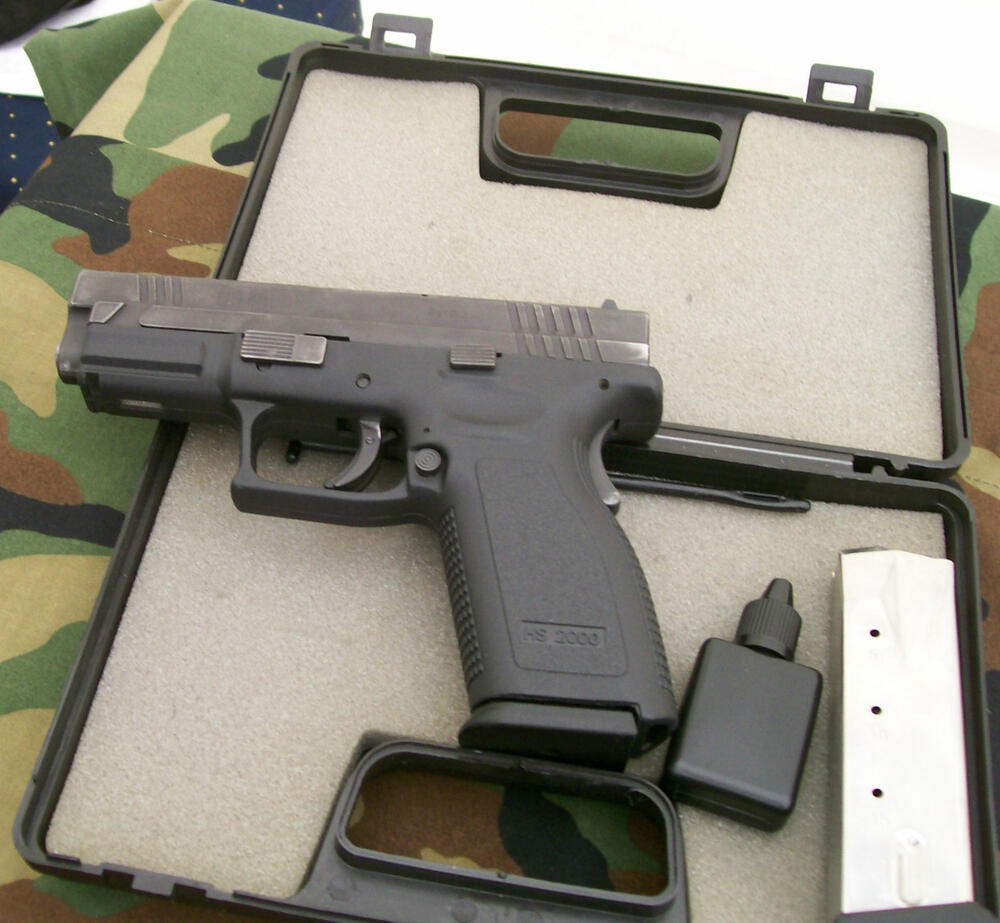 Pištolj model HS2000