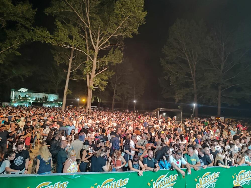 <p>Direktor Lake festa Peđa Zečević zadovoljan je ovogodišnjim izdanjem festivala i nada se da će naredne godine moći da publiku obraduje zvučnim imenima</p>