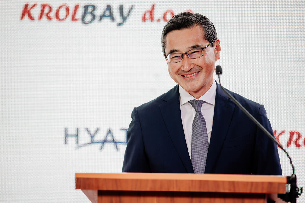 <p>Hyatt Regency Kotor Bay biće otvoren u junu 2023. godine. Imaće 250 soba i apartmana, Spa i wellness centar, health and wellbeing centar, hotelsku plažu, kompleks otvorenih bazena, kao i nekoliko restorana i barova</p>