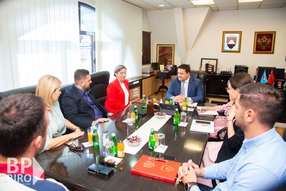 <p>Ona se danas sa sastala sa predstavnicima lokalne samouprave i nevladinog sektora i razgovarala o unapređenju saradnje u dijelu razvoja inovacija na sjeveru Crne Gore, ali i potencijalnim zajedničkim aktivnostima<br /> </p>