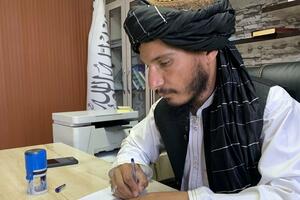 Bio je talibanski snajperista, a sada ima kancelarijski posao
