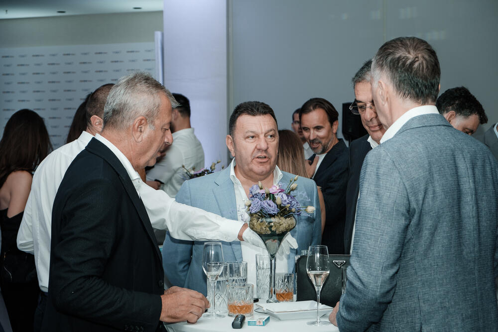 <p><em>Za relativno kratko vrijeme Blue Kotor Bay postao je vodeći hotel na tržištu, pozicioniran kao pouzdan partner i kompanija kojoj se vjeruje. Potpisivanje ugovora sa Hyatt-om označiće početak nove ere razvoja i rada na promovisanju turističke ponude Crne Gore.</em></p>