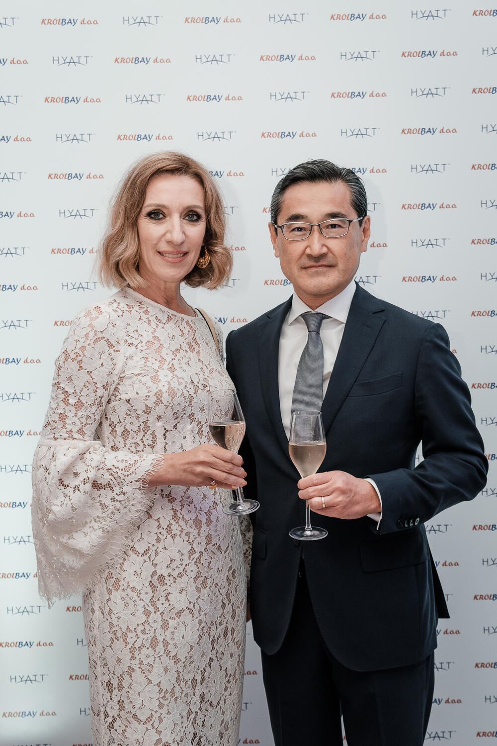 <p><em>Za relativno kratko vrijeme Blue Kotor Bay postao je vodeći hotel na tržištu, pozicioniran kao pouzdan partner i kompanija kojoj se vjeruje. Potpisivanje ugovora sa Hyatt-om označiće početak nove ere razvoja i rada na promovisanju turističke ponude Crne Gore.</em></p>