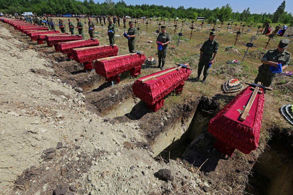 Sahrana 58 neidentifikovanih vojnika samoproglašene Luganske Narodne Republike, Foto: Reuters