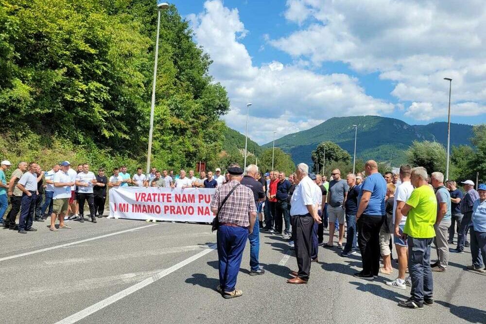 Sa jučerašnje blokade puta, Foto: Jadranka Ćetković