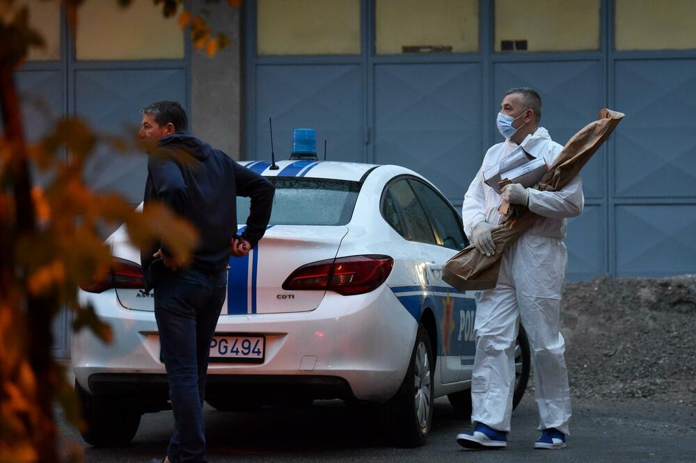 Uviđaj nakon ubistva 10 i ranjavanja 6 osoba koje je izvršio Vuk Borilović u blizini Vladinog doma na Cetinju, Foto: BORIS PEJOVIC