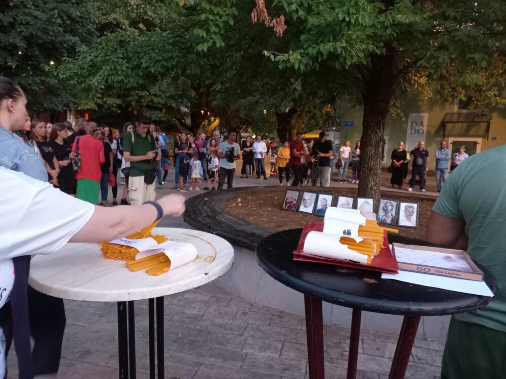 <p>Nesrećno nastradali su sahranjeni juče, najmlađa žrtva imala osam godina...</p>