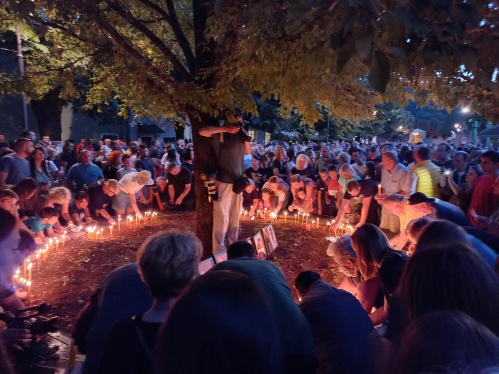 <p>Nesrećno nastradali su sahranjeni juče, najmlađa žrtva imala osam godina...</p>