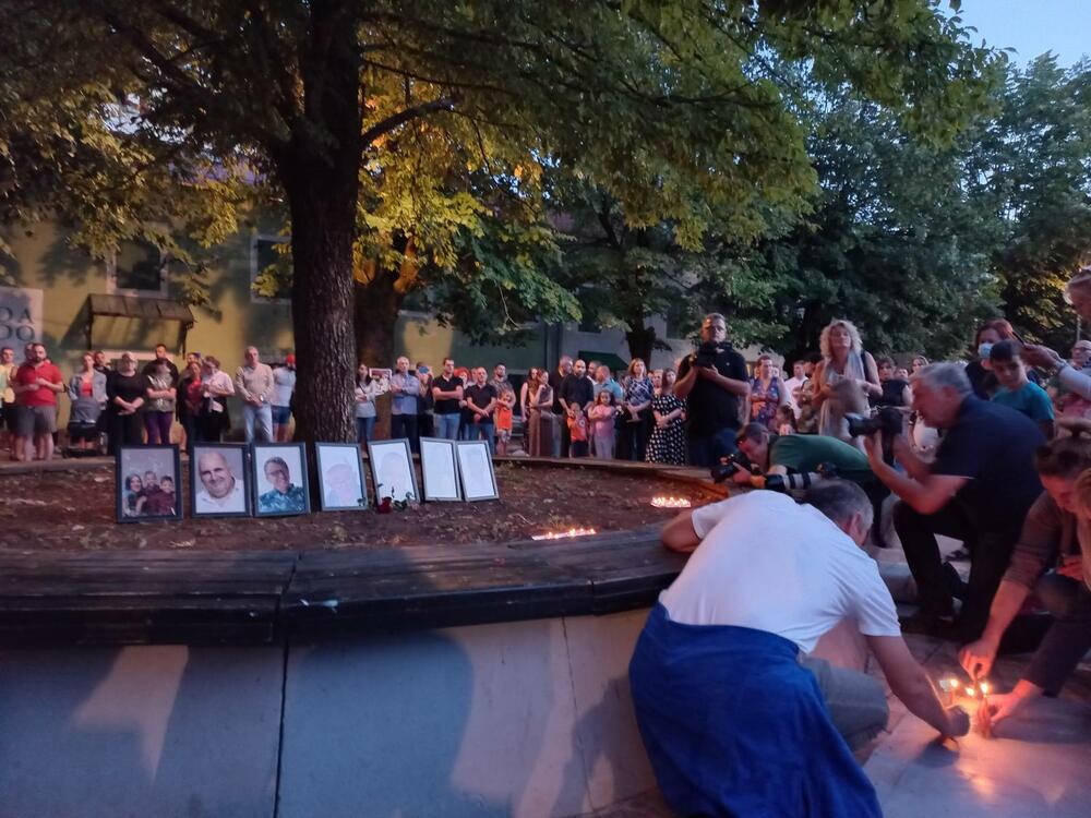 <p>Nesrećno nastradali su sahranjeni juče, najmlađa žrtva imala osam godina...</p>