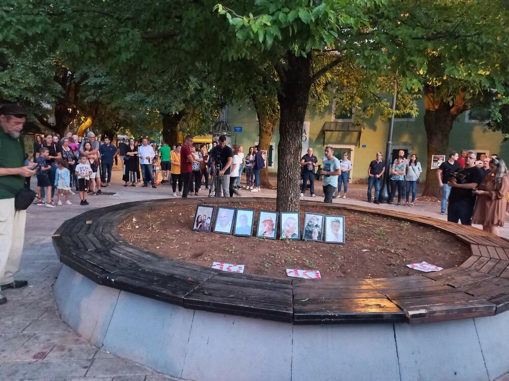 <p>Nesrećno nastradali su sahranjeni juče, najmlađa žrtva imala osam godina...</p>