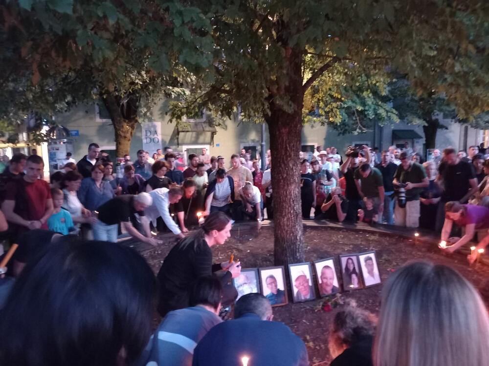 <p>Nesrećno nastradali su sahranjeni juče, najmlađa žrtva imala osam godina...</p>