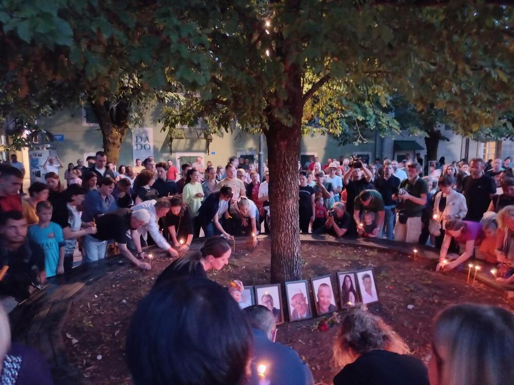 <p>Nesrećno nastradali su sahranjeni juče, najmlađa žrtva imala osam godina...</p>