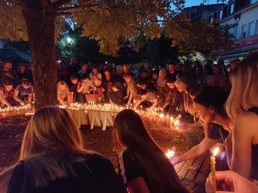 <p>Nesrećno nastradali su sahranjeni juče, najmlađa žrtva imala osam godina...</p>