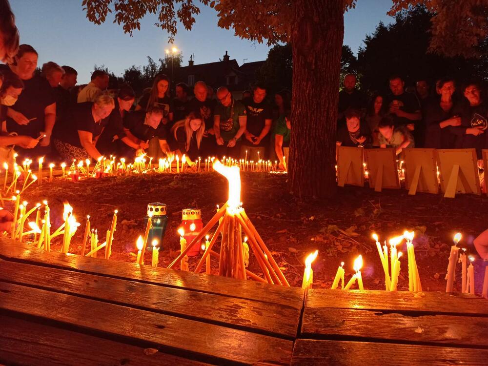 <p>Nesrećno nastradali su sahranjeni juče, najmlađa žrtva imala osam godina...</p>