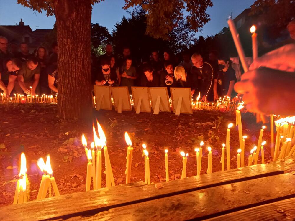 <p>Nesrećno nastradali su sahranjeni juče, najmlađa žrtva imala osam godina...</p>