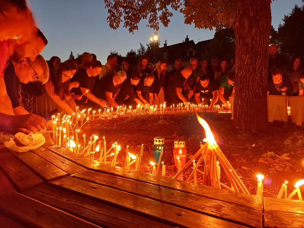 <p>Nesrećno nastradali su sahranjeni juče, najmlađa žrtva imala osam godina...</p>