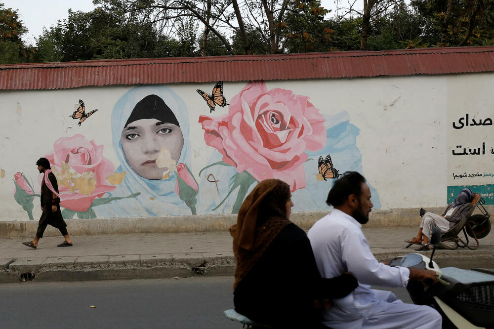 Mural sa likom 27-godišnje Farkunde Malikzade koja je linčovana u Kabulu, Foto: Reuters