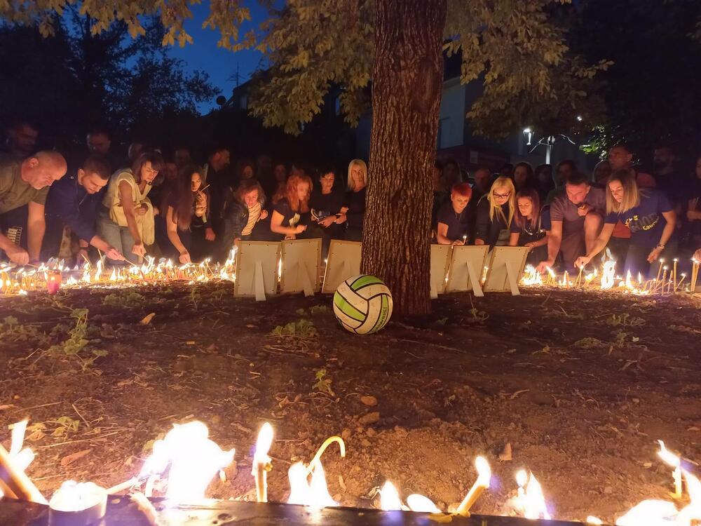 <p>Nesrećno nastradali su sahranjeni juče, najmlađa žrtva imala osam godina...</p>