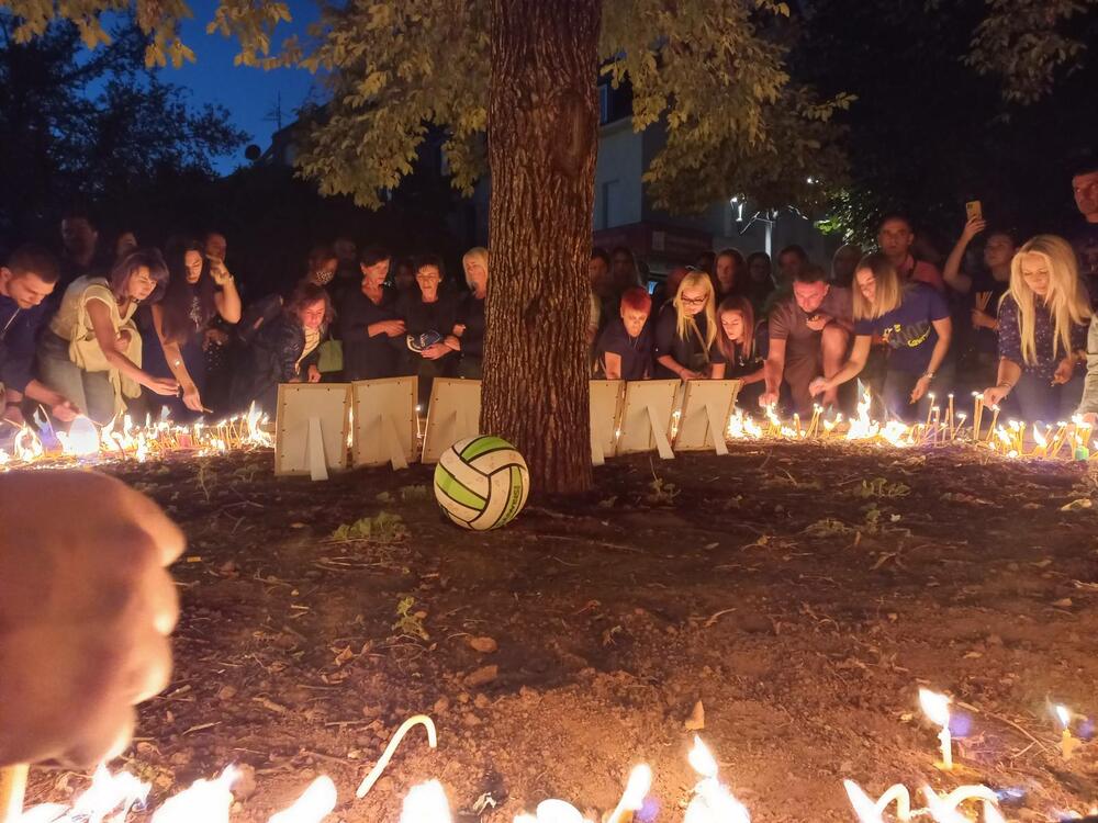 <p>Nesrećno nastradali su sahranjeni juče, najmlađa žrtva imala osam godina...</p>