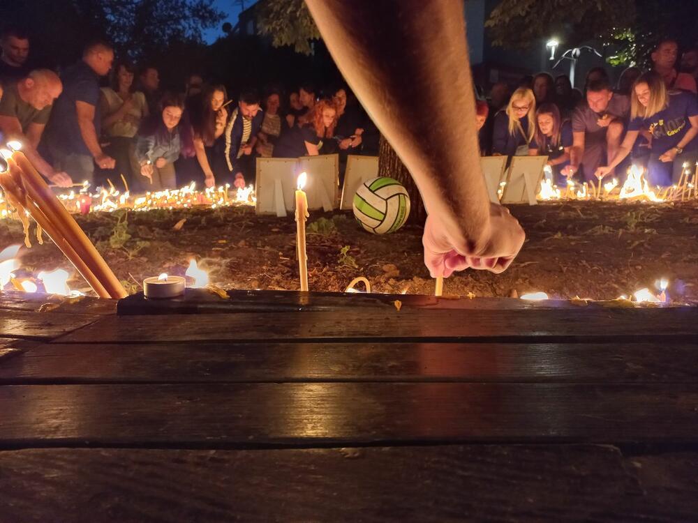 <p>Nesrećno nastradali su sahranjeni juče, najmlađa žrtva imala osam godina...</p>