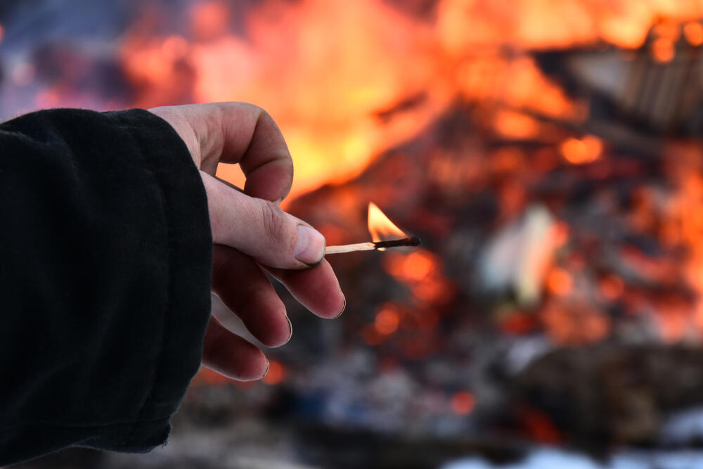 Protesti v Bijeljem Polju in aretacija zaradi požara v Danilovgradu