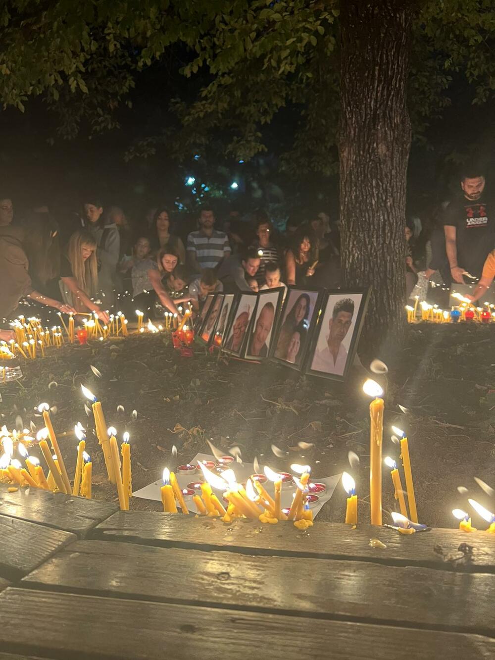 <p>Nesrećno nastradali su sahranjeni juče, najmlađa žrtva imala osam godina...</p>