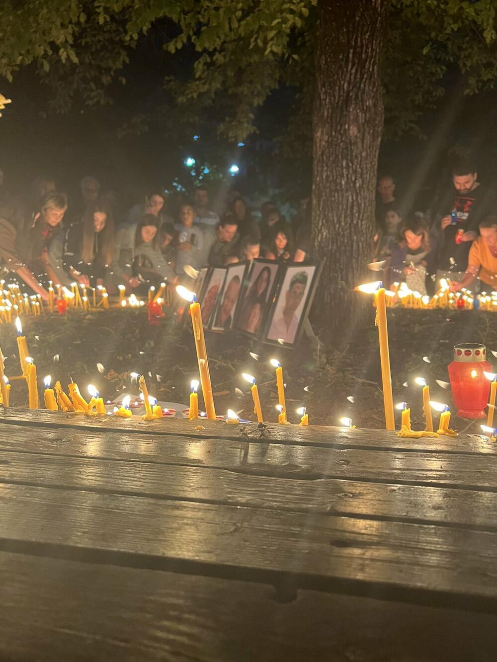 <p>Nesrećno nastradali su sahranjeni juče, najmlađa žrtva imala osam godina...</p>