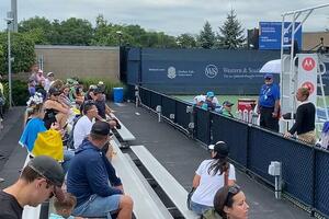 Ruskinjama zasmetala ukrajinska zastava, navijačica udaljena sa...